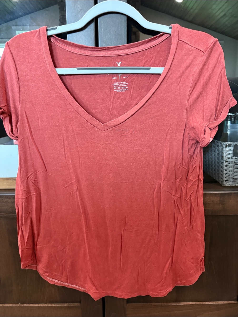 American Eagle Outfitters Women's V-Neck Tee in Coral